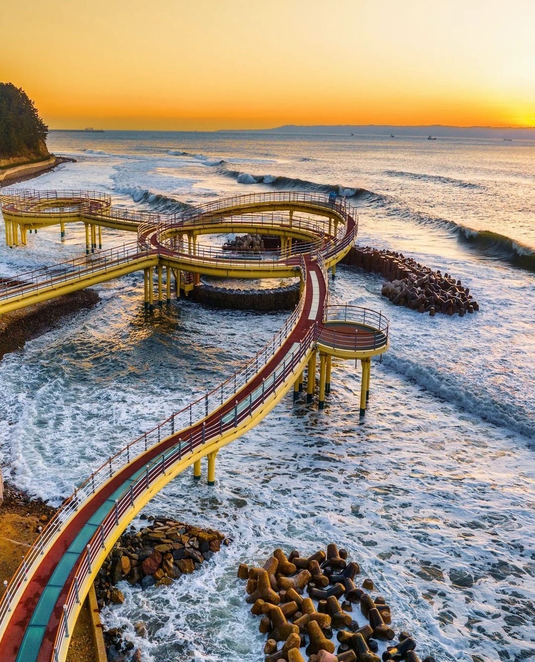 8D6N BUSAN/DAEGU/SUWON/SEOUL (HAEUNDAE BEACH TRAIN/POHANG SPACE WALK/HUINNYEOUL COASTAL VILLAGE)